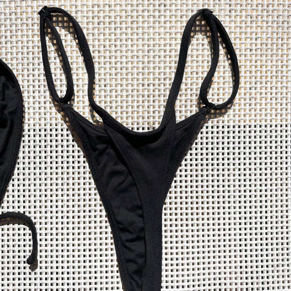 Minimale Animale String Thong - Picture 2 of 2
